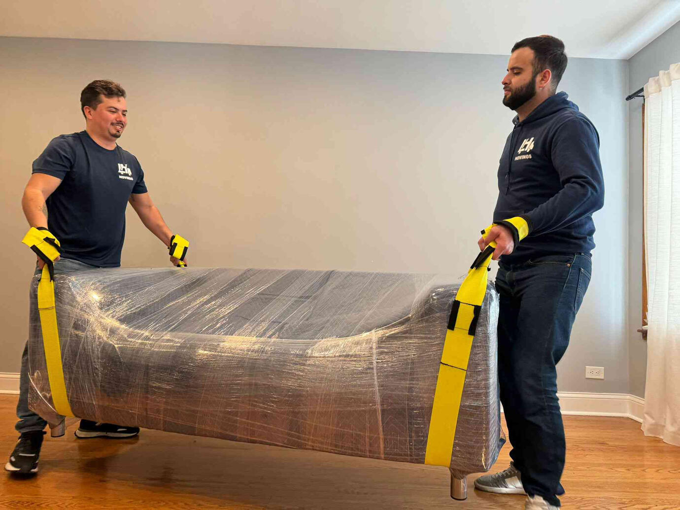 lh_movings_workers_carrying_out_a_move