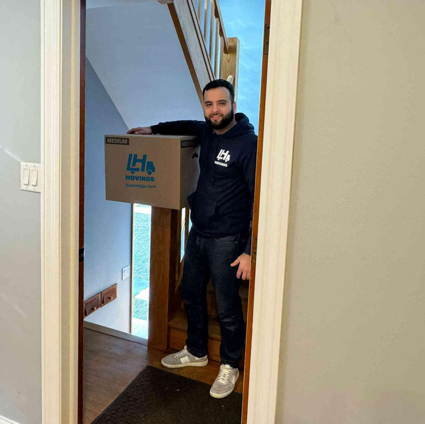 lh_movings_workers_carrying_out_a_move