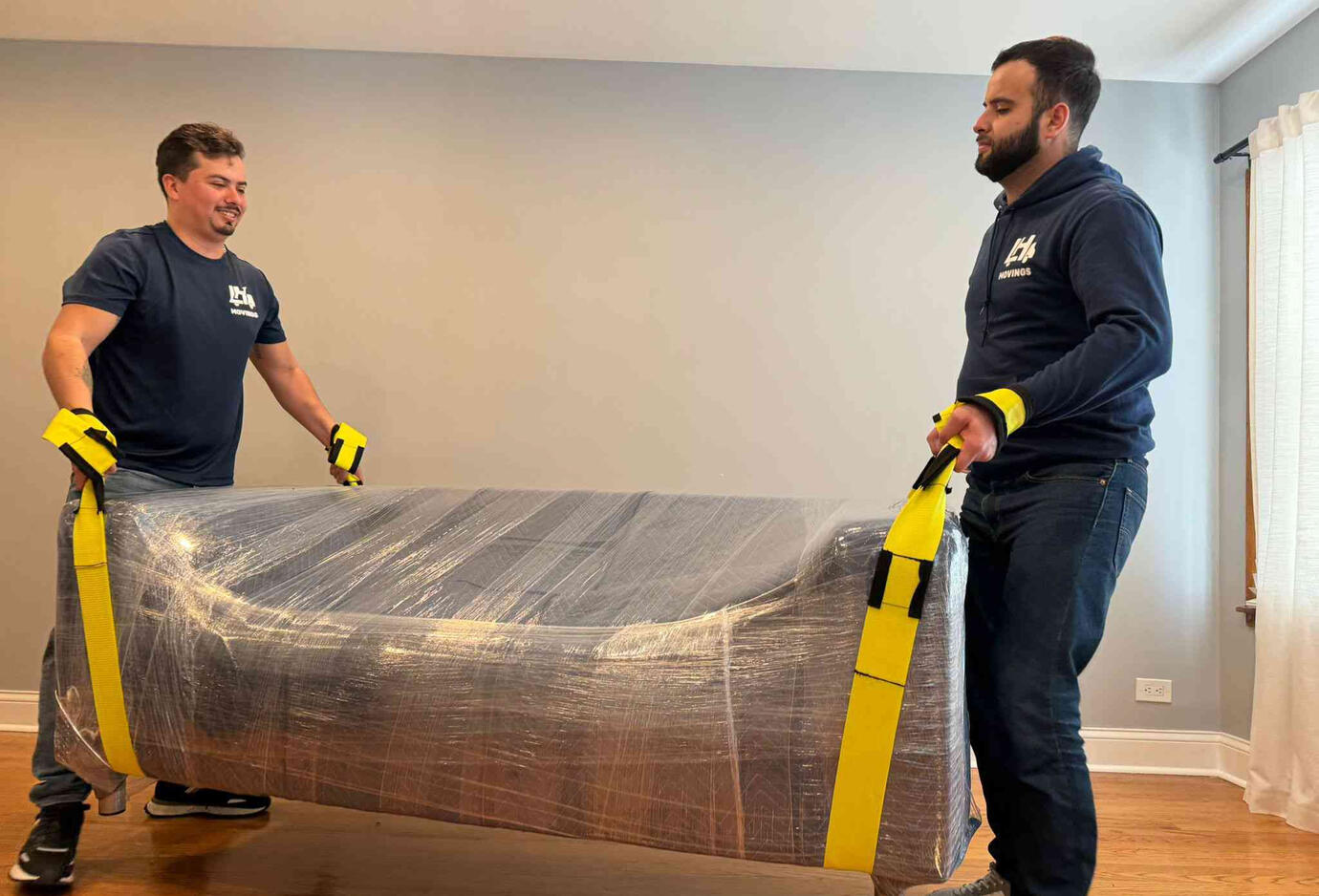 lh_movings_workers_carrying_out_a_move